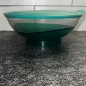Tupperware Sheerly Elegant Green Decorative Storage Bowl with Lid. Exc condition